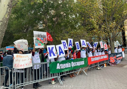 Азербайджан проводит акцию перед зданием ООН