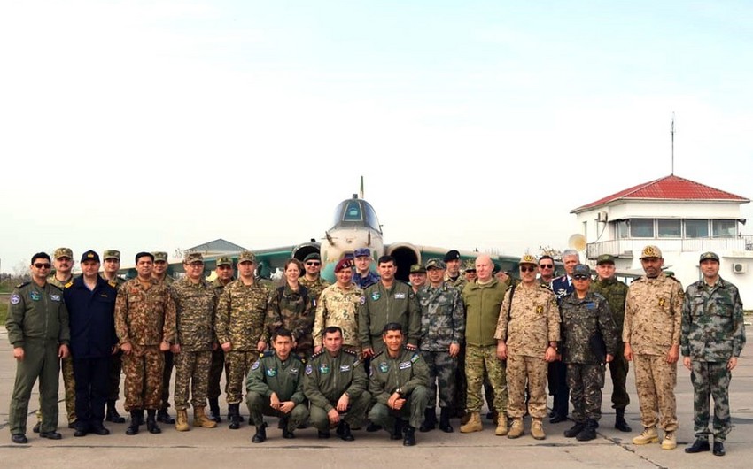 Военные атташе зарубежных стран, аккредитованные в Азербайджане, посетили воинскую часть ВВС