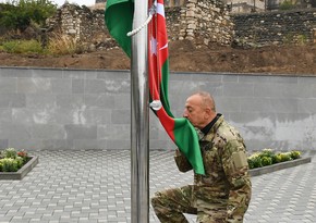 Ильхам Алиев поднял флаг Азербайджана в селе Талыш и поселке Суговушан