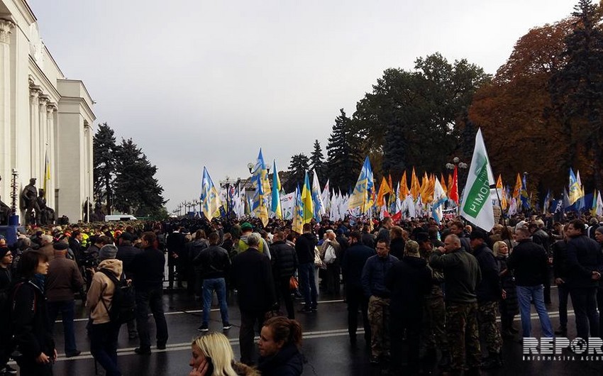 Ukrayna DİN: Kiyevin mərkəzindəki mitinqə 2 min nəfər toplaşıb - FOTO
