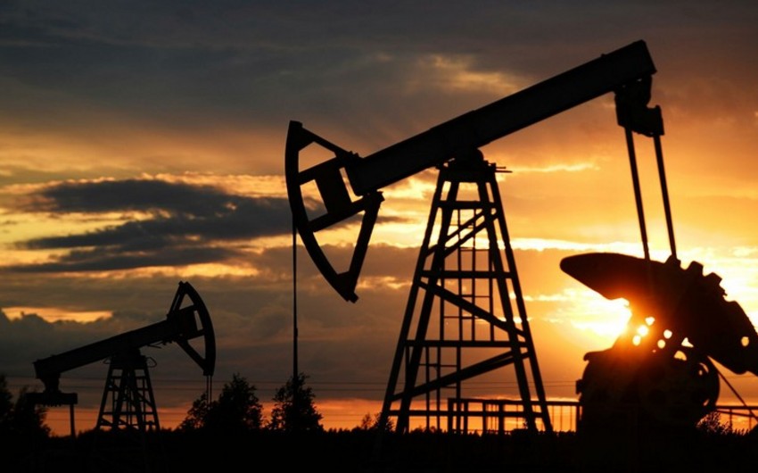 Мировые цены на нефть подешевели в рамках коррекции