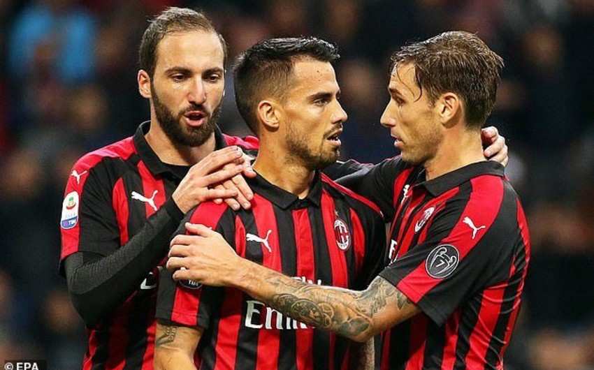 Милан вырвал победу в матче с Сампдорией благодаря голам Игуаина и Сусо