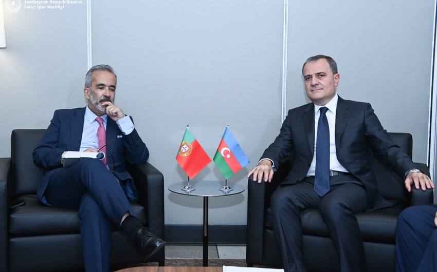 Jeyhun Bayramov briefs his Portuguese counterpart about Azerbaijan's peace initiatives