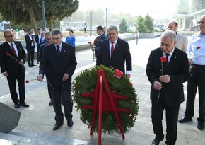 Нобелевский лауреат Азиз Санджар прибыл в Азербайджан