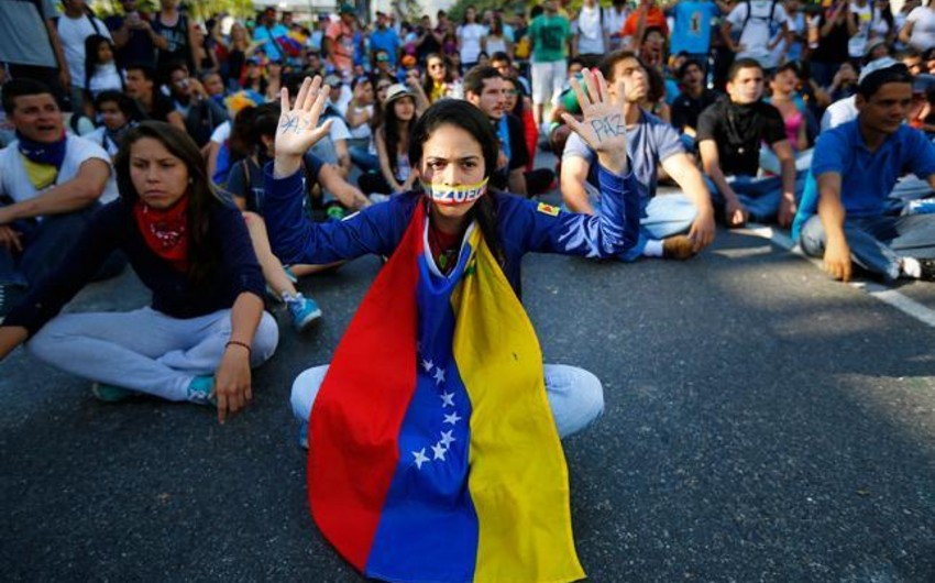 В ходе протестов в Венесуэле задержали около 900 человек