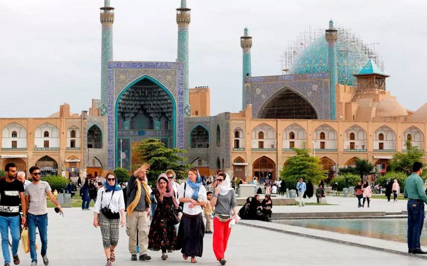 İran turistlər üçün vizaların verilməsini bərpa edir