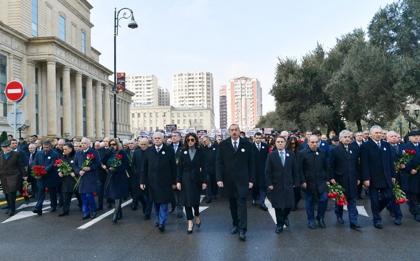 В Баку прошло всенародное шествие по случаю 27-й годовщины Ходжалинского геноцида - ОБНОВЛЕНО - ФОТО