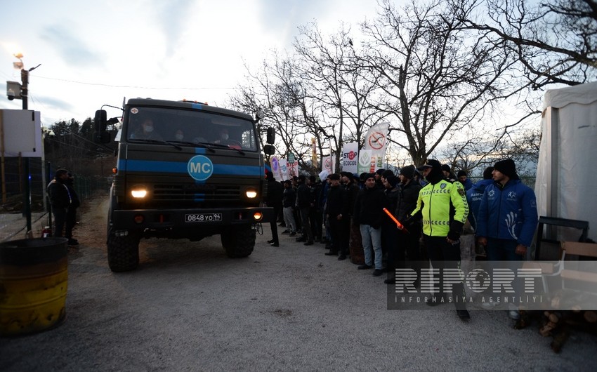 Protesters on Khankandi-Lachin road allow free movement of 3 more vehicles of peacekeepers