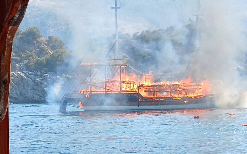 При пожаре на яхте у Мармариса пострадали 17 человек