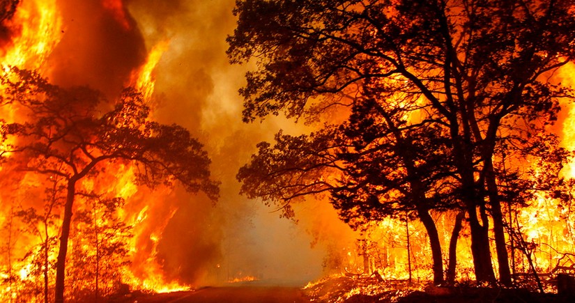 At least 2 killed in massive wildfire in Texas
