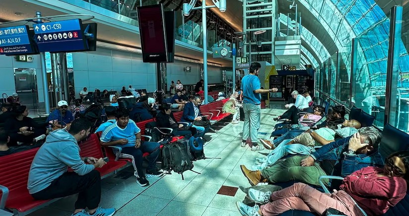 Аэропорт Дубая вернется к полноценной работе в течение 24 часов