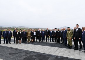 Президент встретился с представителями общественности Физулинского района