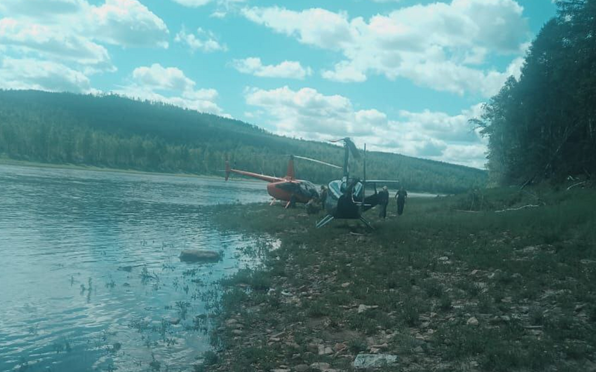 В Приамурье спасатели обнаружили место крушения вертолета, пилот и пассажиры погибли 