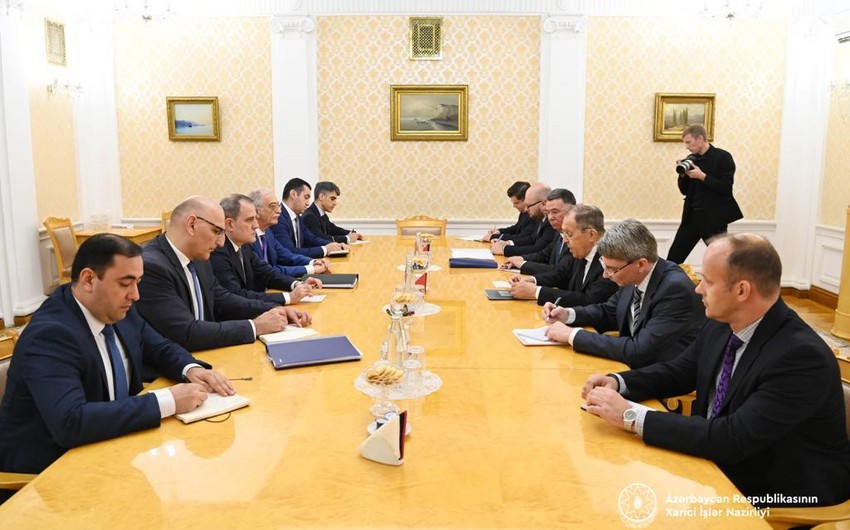 Azerbaijani, Russian FMs hold meeting in Moscow