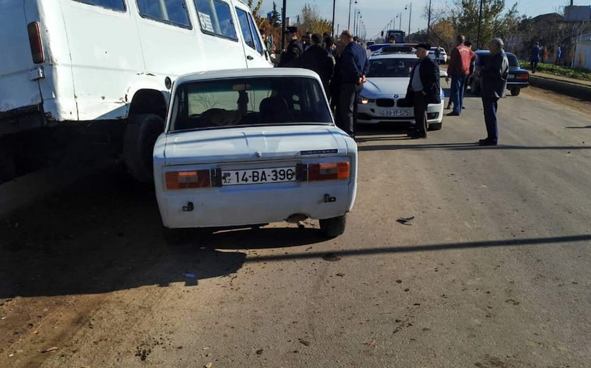 В Джалилабаде микроавтобус столкнулся с автомобилем