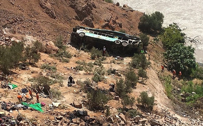 В Перу автобус упал в пропасть, 7 человек погибло, 23 раненых