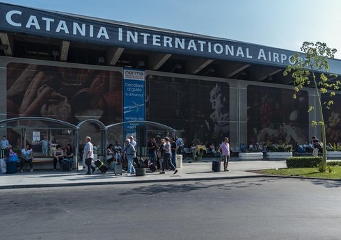 В аэропорту Катании на Сицилии отменили десятки рейсов из-за активности вулкана Этна