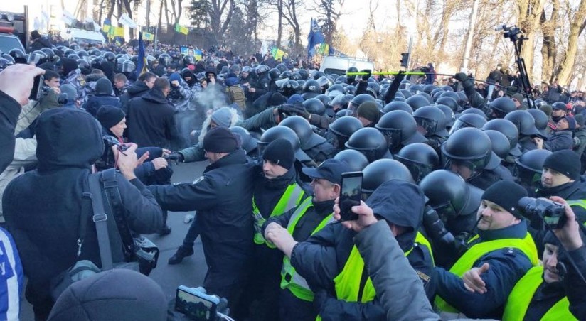 Kiyevdə nümayişçilərlə polis arasında toqquşmalar baş verib, xəsarət alanlar var