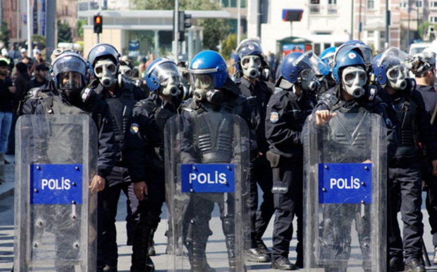 Türkiyənin bir sıra şəhərlərində 200-dən çox polis əməkdaşı saxlanılıb
