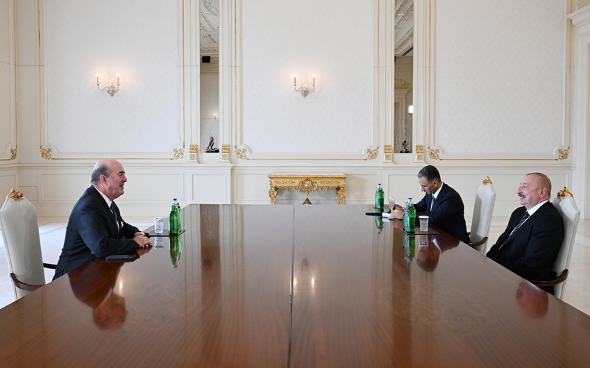 President of Azerbaijan receives president of Gulfstream Aerospace