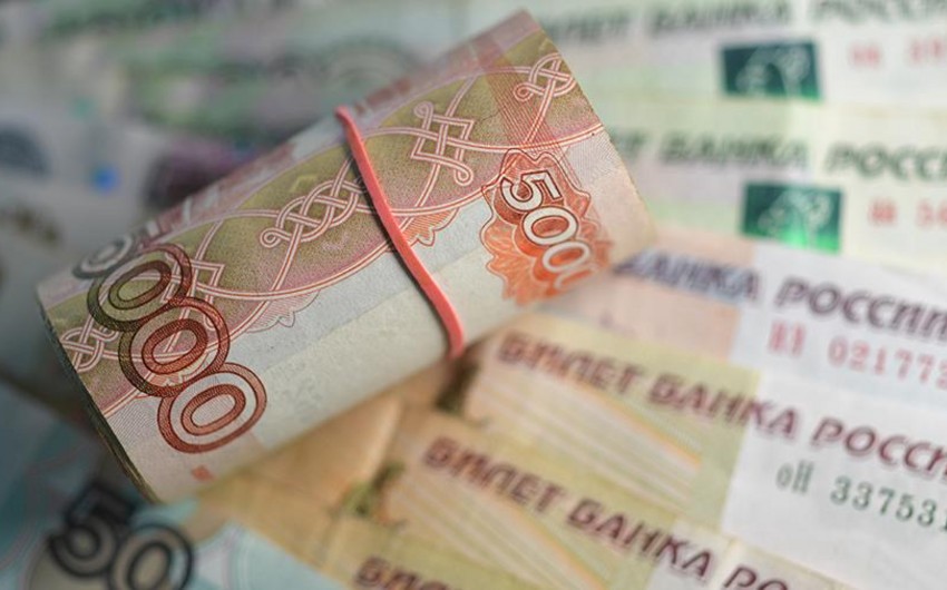 В Азербайджане курс российского рубля снизился на 22%