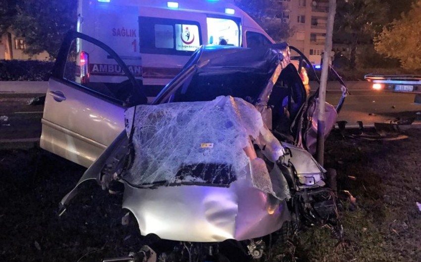 В Турции попал в аварию перевозивший полицейских автомобиль, двое погибли, трое пострадали
