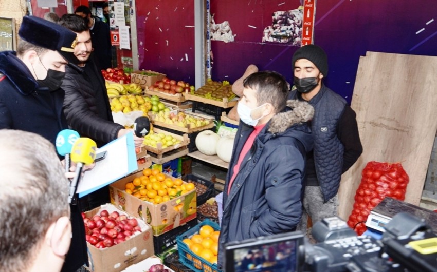 В Баку проводятся рейды против незаконной уличной торговли