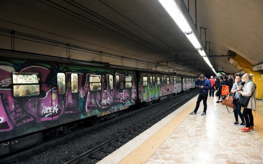 В Риме более тысячи человек эвакуировали из метро