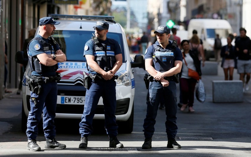 Во Франции около 100 человек задержали в ходе полицейской спецоперации