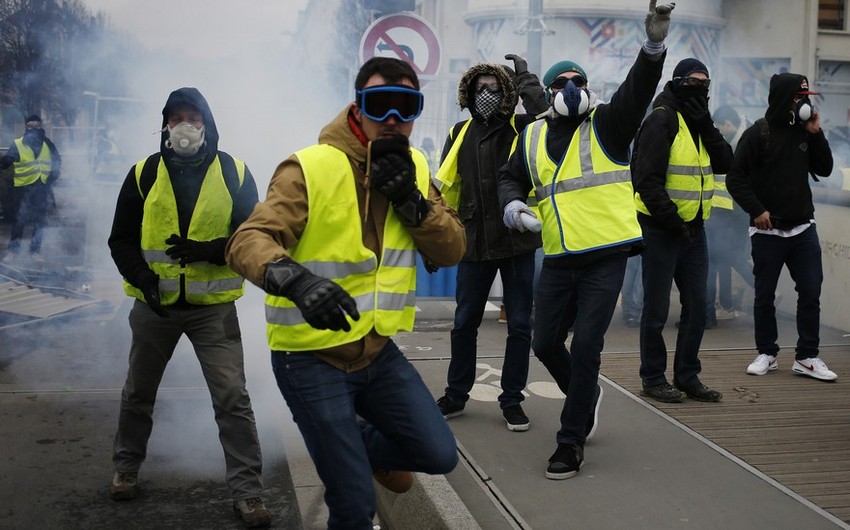 Более 30 тыс. человек приняли участие в протестах жёлтых жилетов во Франции