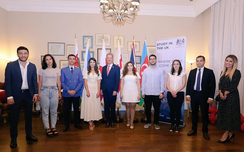Посол Великобритании в Азербайджане принял стипендиатов Chevening 