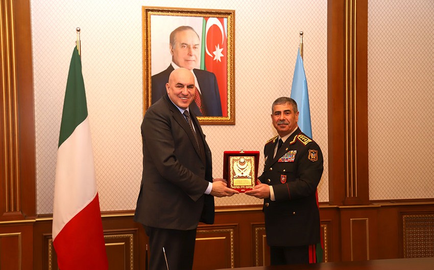 Между Азербайджаном и Италией подписан документ о военных учениях