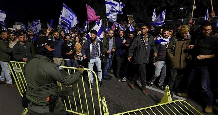 Netanyahu əleyhinə minlərlə etirazçı İsrail parlamenti qarşısında toplaşıb