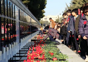 Mass visit began to the Alley of Martyrs - PHOTOS