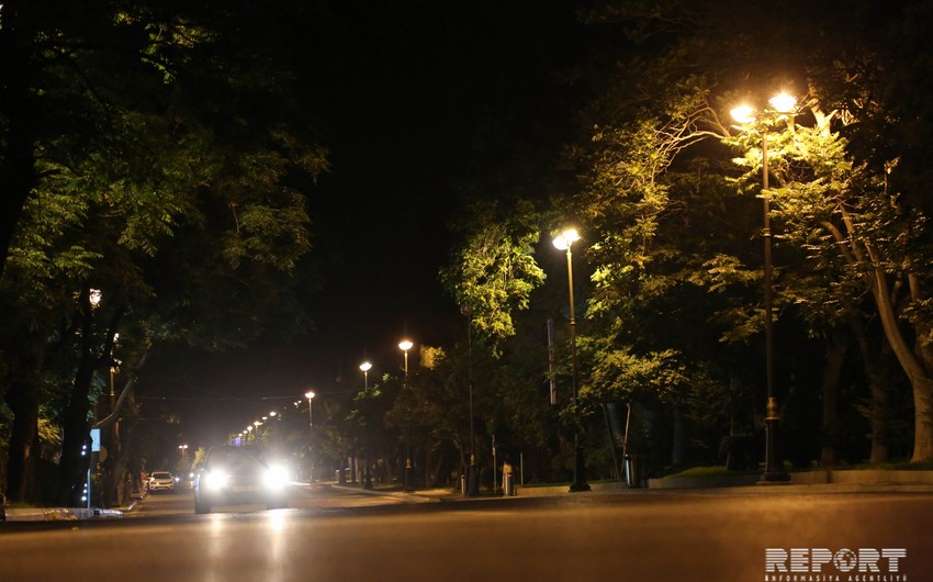В Баку ночью автомобили сбили четверых пешеходов