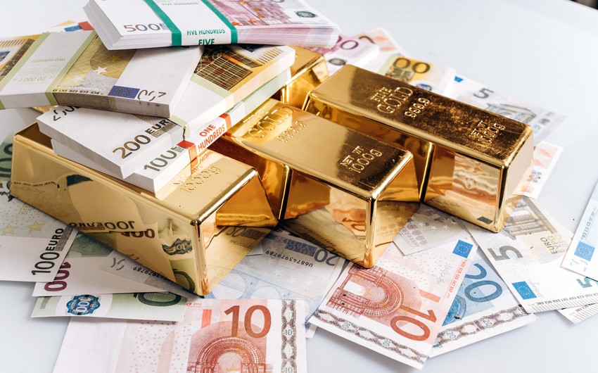 Avqustda dünya mərkəzi bankları 12 tondan çox qızıl satıb