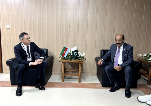 Мадат Гулиев обсудил с пакистанским министром перспективы военно-технического сотрудничества