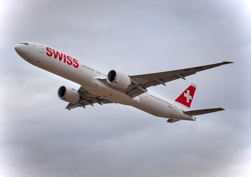 Самолет авиакомпании Swiss International Air Lines совершил экстренную посадку в Баку