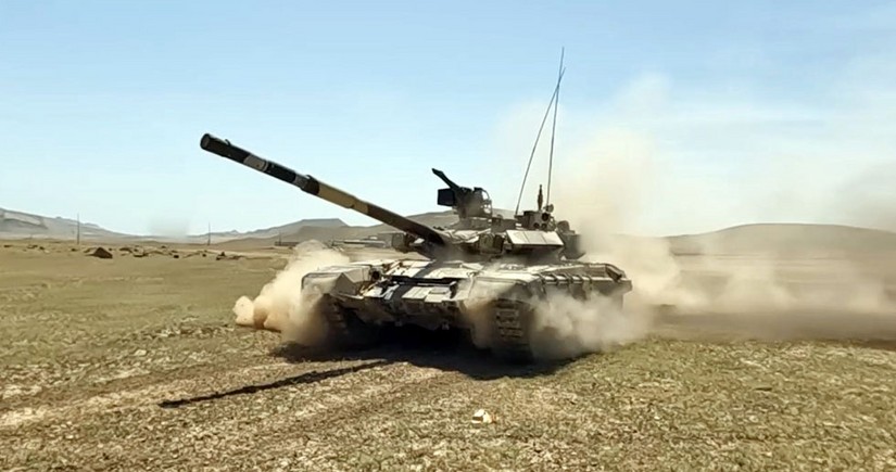 Tank units of Azerbaijani army hold intensive combat training sessions 