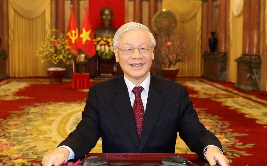 Vietnamese President awards Ambassador of Azerbaijan