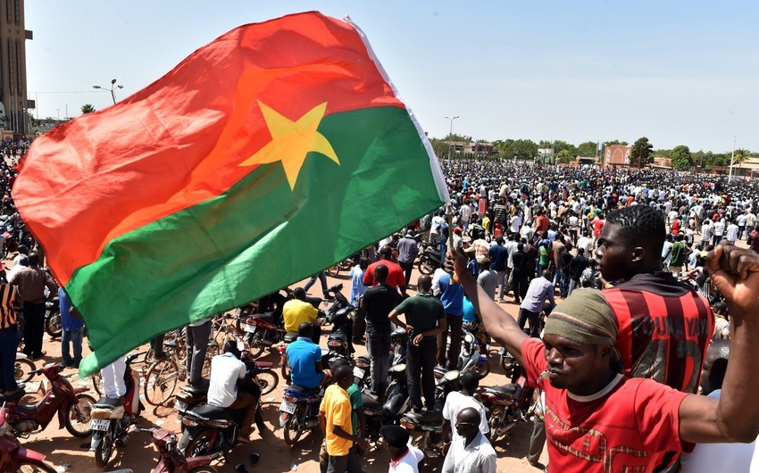 Burkina-Fasoda Fransa ordusunun çıxarılması tələbi ilə nümayiş keçirilib