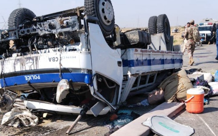 Pakistanda polis avtomobilinə hücum olub, 9 nəfər ölüb, 15-i yaralanıb