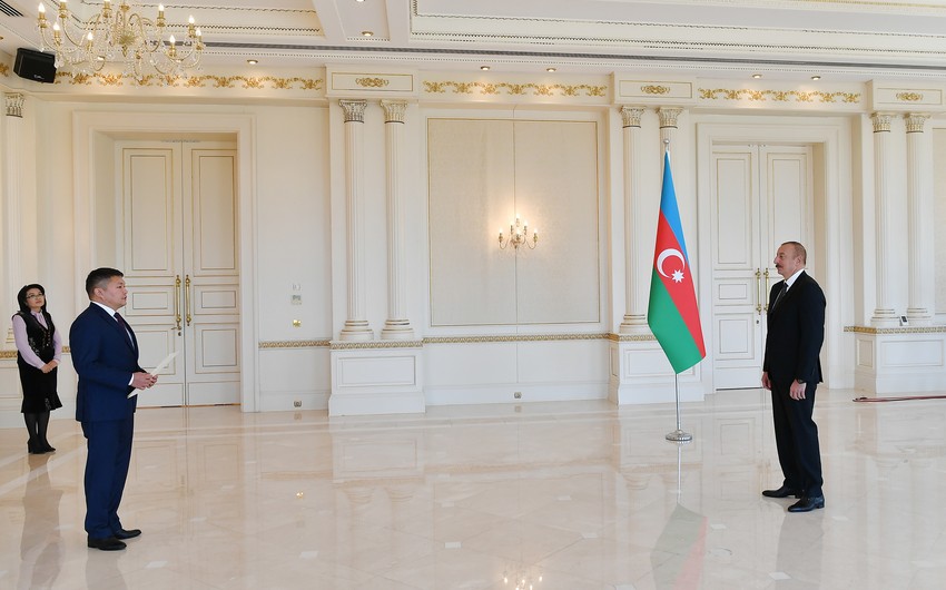 Президент Ильхам Алиев принял верительные грамоты нового посла Кыргызстана