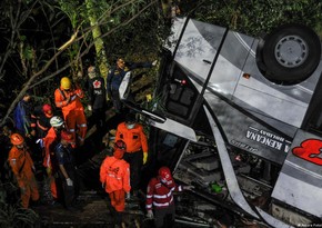 По меньшей мере 10 человек погибли в результате ДТП с автобусом в Индонезии