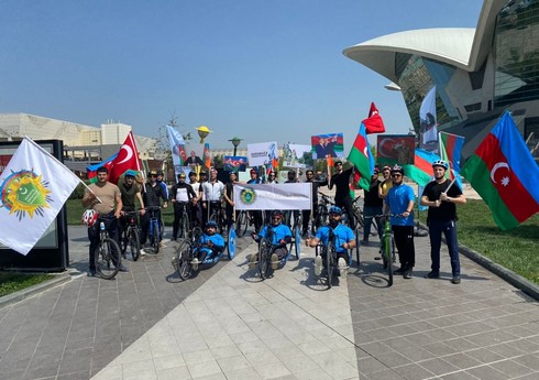 В Баку прошел велопробег, посвященный 100-летию Гейдара Алиева