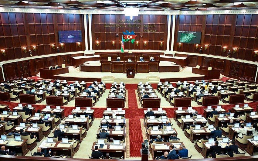 Парламент Азербайджана принял обращение по случаю Дня солидарности азербайджанцев мира