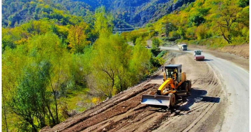 Suqovuşan-Sərsəng su anbarı-Qozlukörpü-Kəlbəcər avtomobil yolunun inşası davam edir