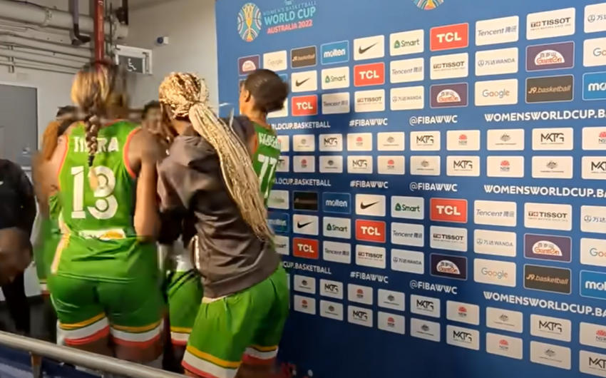 Afrikalı basketbolçular uduzduqları oyundan sonra bir-biri ilə dava edib