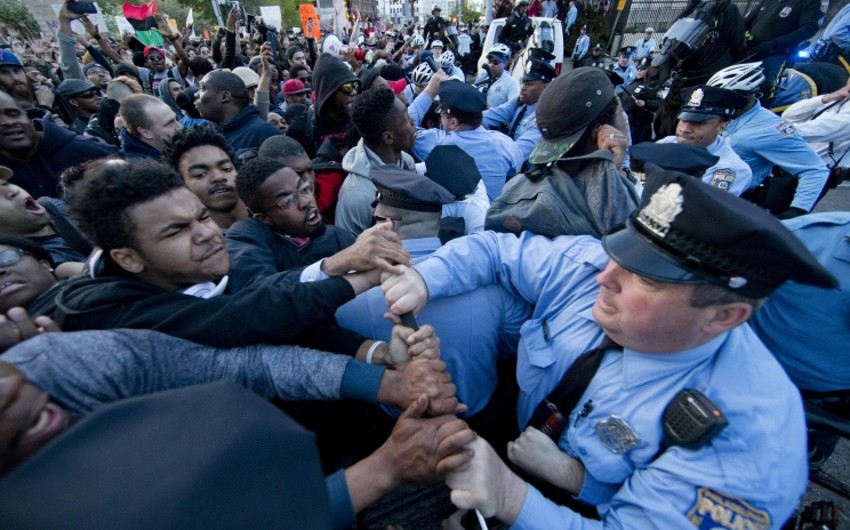 Столкновения между протестующими и полицией произошли в Филадельфии