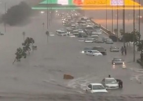Экстренные службы ликвидируют последствия наводнения в Саудовской Аравии